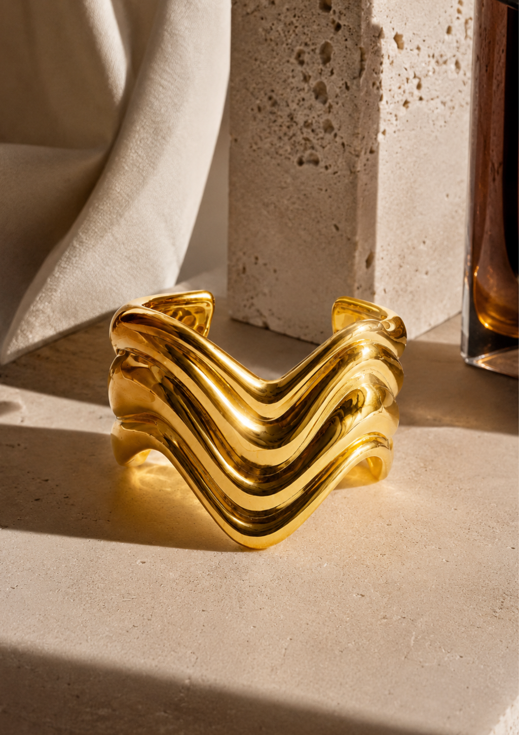 THE LINE – Bracelet manchette sculpturale doré