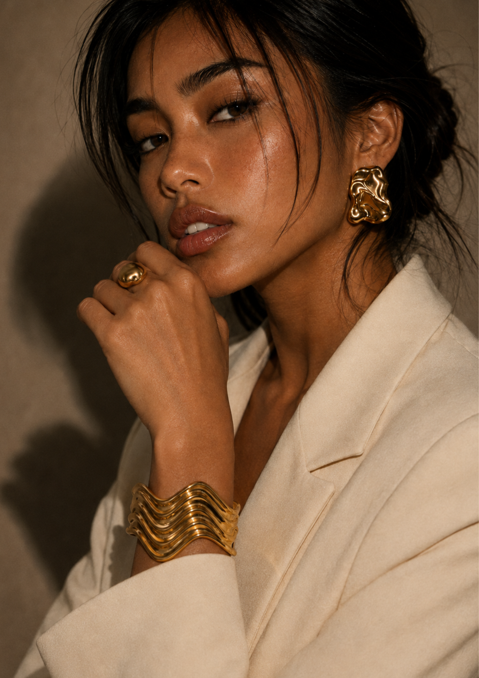 THE LINE – Bracelet manchette sculpturale doré