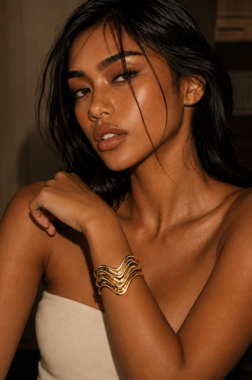BOMBÉ THE LINE - 18K Gold-Plated Sculptural Cuff | Bare Arms
